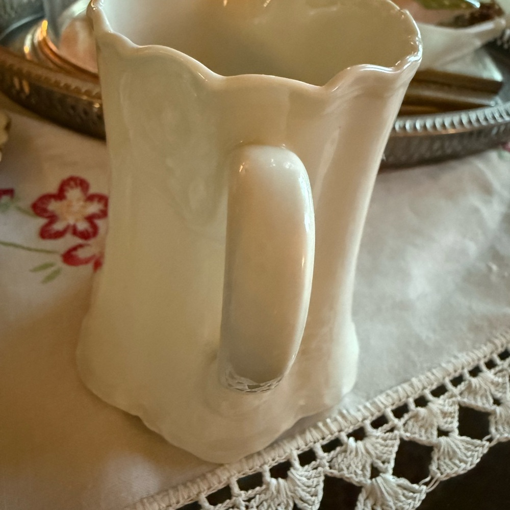 Vintage Hutschenreuter Racine pattern White Porcelain Coffee Pot and Creamer Set - Picture 6 of 7